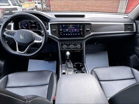 Used 2022 Volkswagen Atlas SE w/ Panoramic Sunroof Package image 14