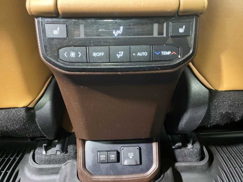 Used 2020 Toyota Highlander Platinum image 25