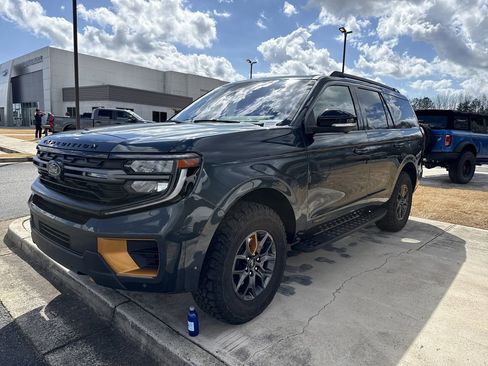 Used 2025 Ford Expedition Tremor image 3
