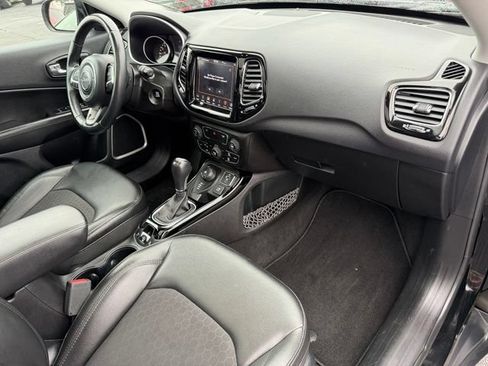 Used 2018 Jeep Compass Latitude w/ Popular Equipment Group AWD/4WD image 16