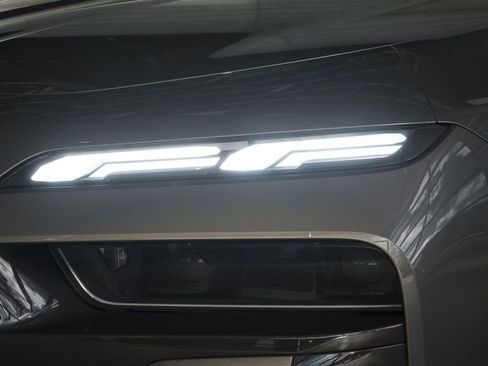 New 2026 BMW 750e xDrive w/ Executive Package image 32