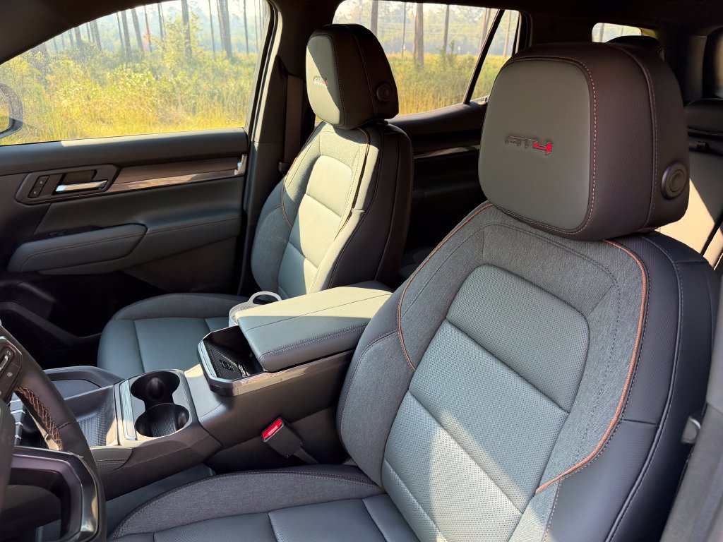 New 2027 GMC Terrain AT4 w/ Convenience Package III AWD/4WD image 12