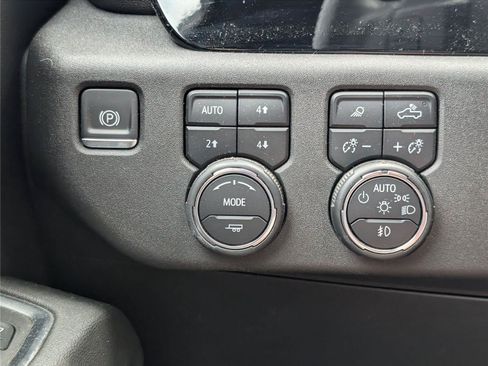 Used 2024 Chevrolet Silverado 1500 High Country w/ High Country Premium Package AWD/4WD image 29