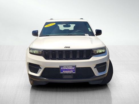 Used 2023 Jeep Grand Cherokee Altitude AWD/4WD image 2