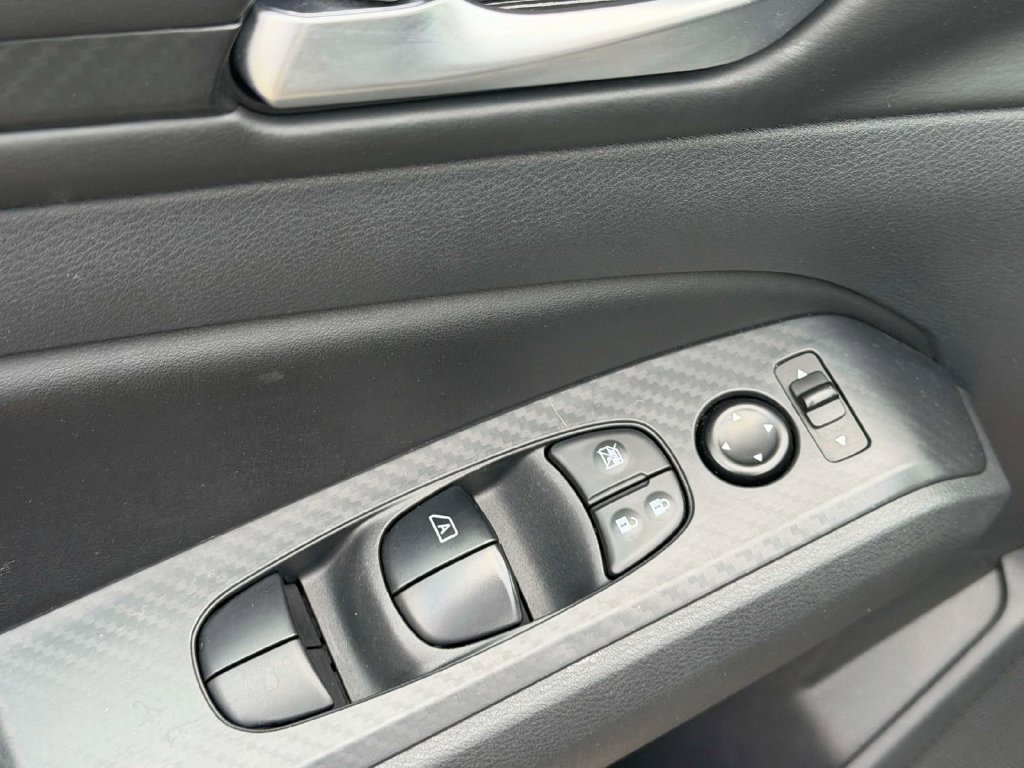 Used 2025 Nissan Altima 2.5 SV FWD image 25
