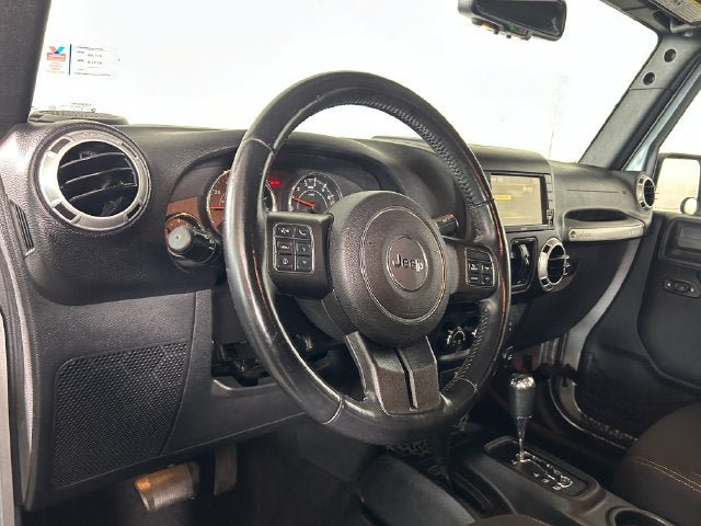 Used 2015 Jeep Wrangler Unlimited Sahara w/ Connectivity Group AWD/4WD image 14