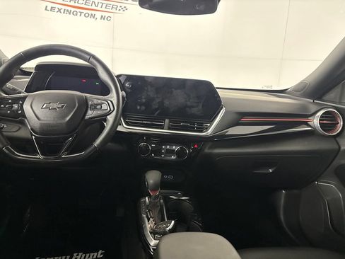 Used 2024 Chevrolet Trax RS FWD image 23