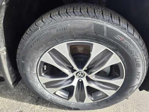 Used 2022 Toyota Highlander XLE image 9