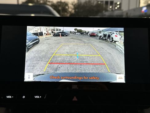 Used 2024 Toyota Venza XLE image 22