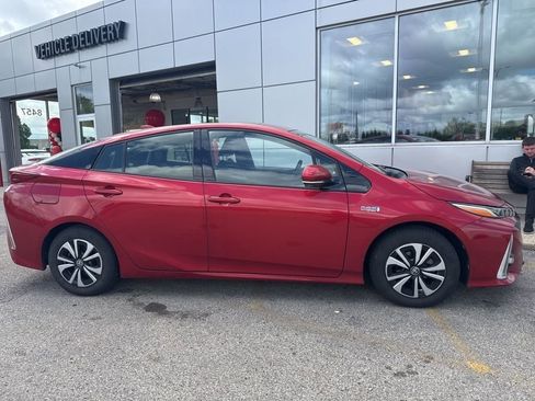 Used 2017 Toyota Prius Prime Advanced FWD image 2