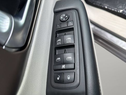 Used 2023 Chrysler Voyager LX FWD image 17