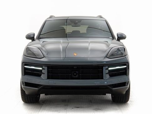 Used 2025 Porsche Cayenne image 29