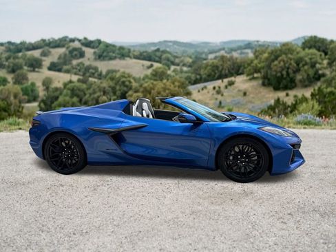 Used 2023 Chevrolet Corvette Z06 RWD image 34