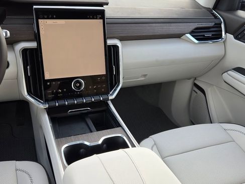 New 2026 GMC Acadia Denali w/ Super Cruise Package image 32