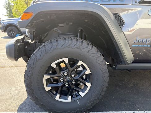 Certified 2025 Jeep Wrangler Unlimited Rubicon 4xe w/ Safety Group AWD/4WD image 38