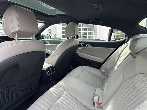 Used 2023 Genesis G70 3.3T w/ Sport Advanced Package image 33