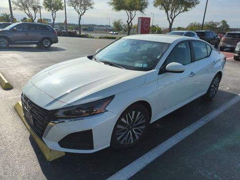 Certified 2023 Nissan Altima 2.5 SV image 5