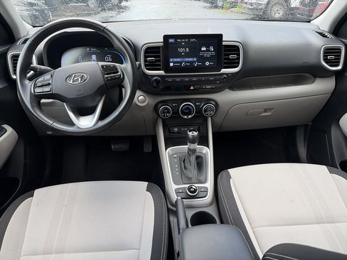 Used 2026 Hyundai Venue SEL FWD image 2