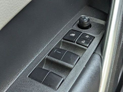Certified 2022 Toyota Corolla Cross L FWD image 22