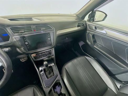 Used 2023 Volkswagen Tiguan SE R-Line image 11