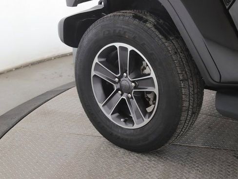 Used 2023 Jeep Wrangler Sahara image 13