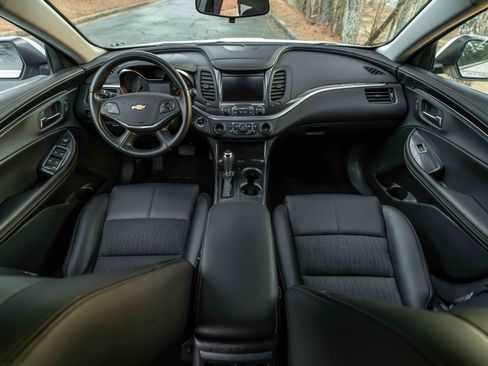 Used 2019 Chevrolet Impala LT image 5