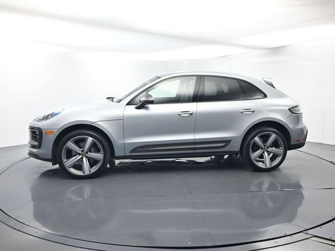 Certified 2025 Porsche Macan AWD/4WD image 2