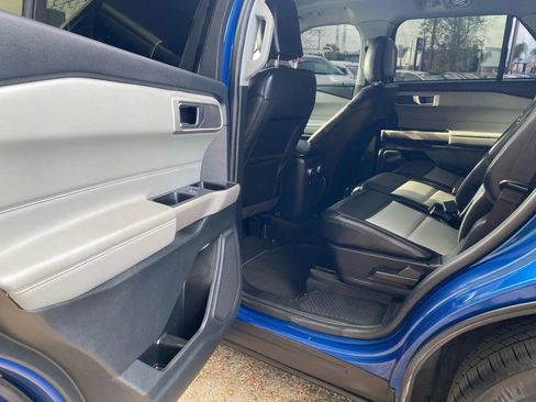 Used 2022 Ford Explorer XLT w/ Equipment Group 202A image 19