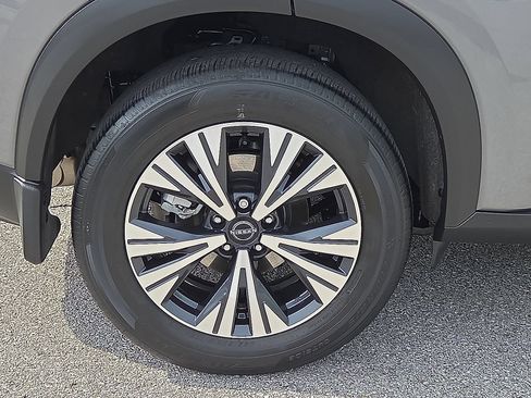 Used 2023 Nissan Rogue SV FWD image 7