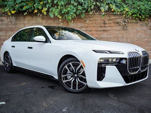 Used 2023 BMW i7 xDrive60 image 15