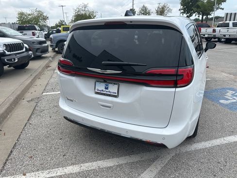 New 2026 Chrysler Pacifica Select image 29