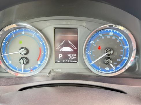 Used 2017 Toyota Corolla LE FWD image 10