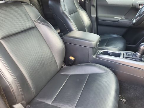 Used 2018 Toyota Tacoma TRD Sport AWD/4WD image 20