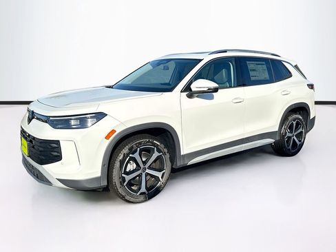 Certified 2025 Volkswagen Tiguan SE AWD/4WD image 1