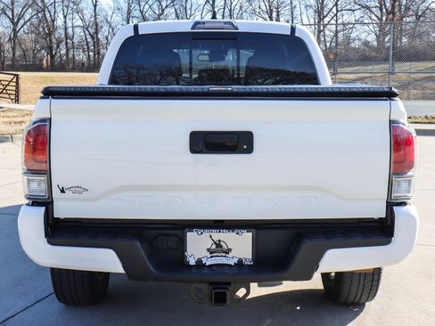 Used 2020 Toyota Tacoma TRD Sport image 16