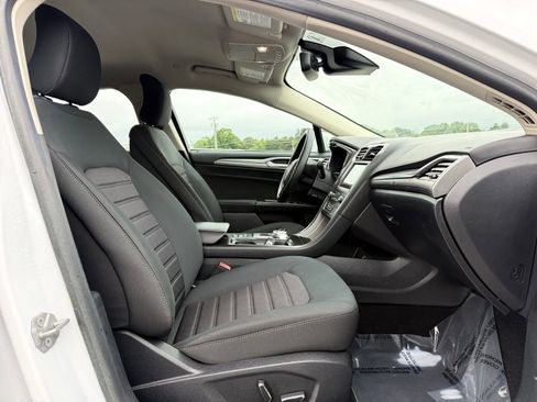 Used 2019 Ford Fusion SE FWD image 20