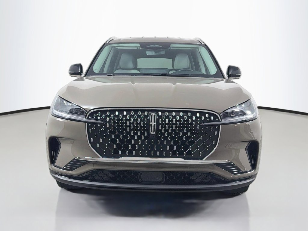 Used 2026 Lincoln Aviator 2WD image 2