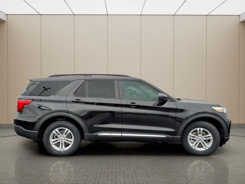 Used 2023 Ford Explorer XLT w/ Class IV Trailer Tow Package AWD/4WD image 7
