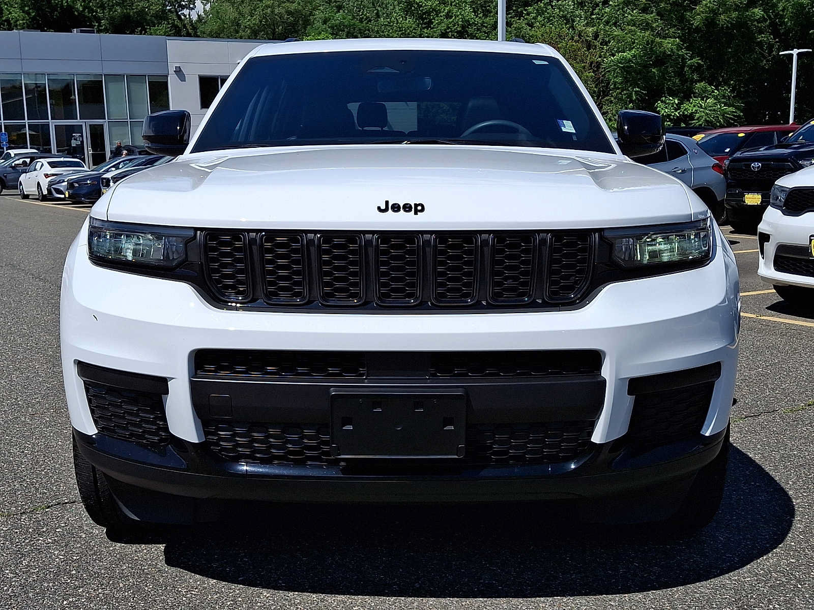 Used 2023 Jeep Grand Cherokee L Laredo AWD/4WD image 2
