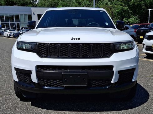 Used 2023 Jeep Grand Cherokee L Laredo AWD/4WD image 2