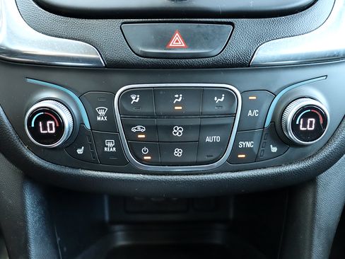 Used 2020 Chevrolet Equinox LT w/ Driver Convenience Package FWD image 32