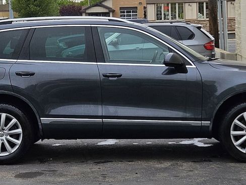 Used 2011 Volkswagen Touareg Sport AWD/4WD image 6