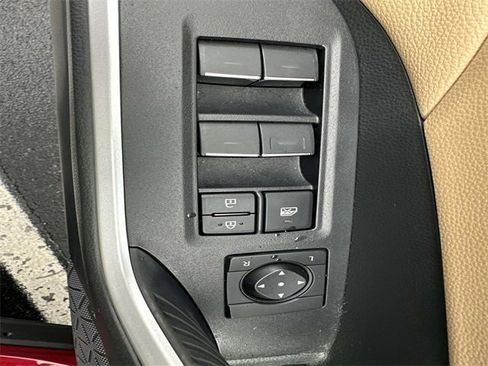 Used 2022 Toyota RAV4 XLE Premium image 18