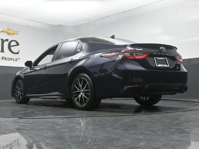 Used 2022 Toyota Camry SE FWD image 5