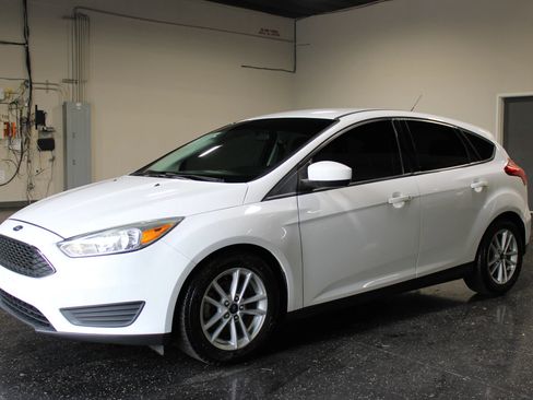 Used 2018 Ford Focus SE FWD image 6