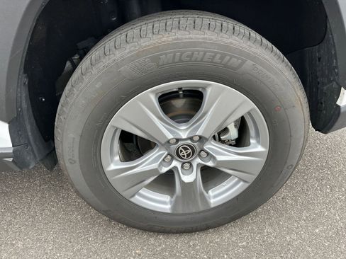Used 2025 Toyota RAV4 LE image 29