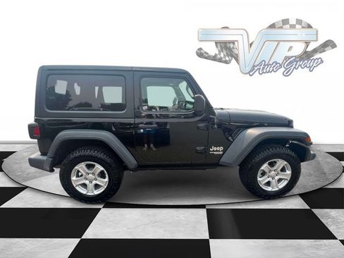 Used 2018 Jeep Wrangler Sport AWD/4WD image 5