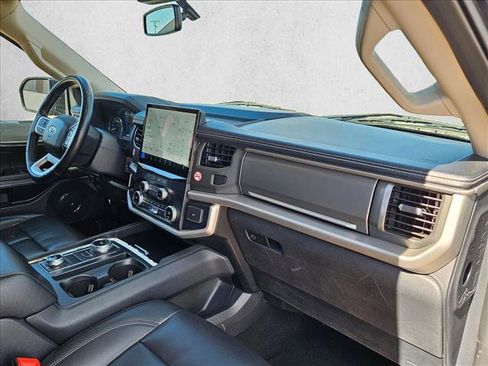 Used 2024 Ford Expedition XLT AWD/4WD image 23