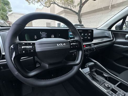 New 2026 Kia Sorento LX image 13