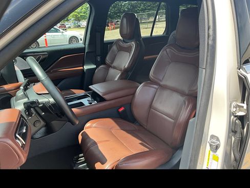 Used 2025 Lincoln Aviator Reserve w/ Equipment Group 201A AWD/4WD image 9